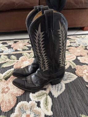 Tony Lama Black Women's Embroidered Western Cowboy Boots size 9